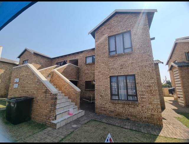 2 BEDROOM TOWNHOUSE FOR SALE IN SOUTH CREST